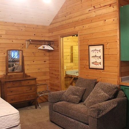 Twin Lakes Resort 브리지포트 외부 사진