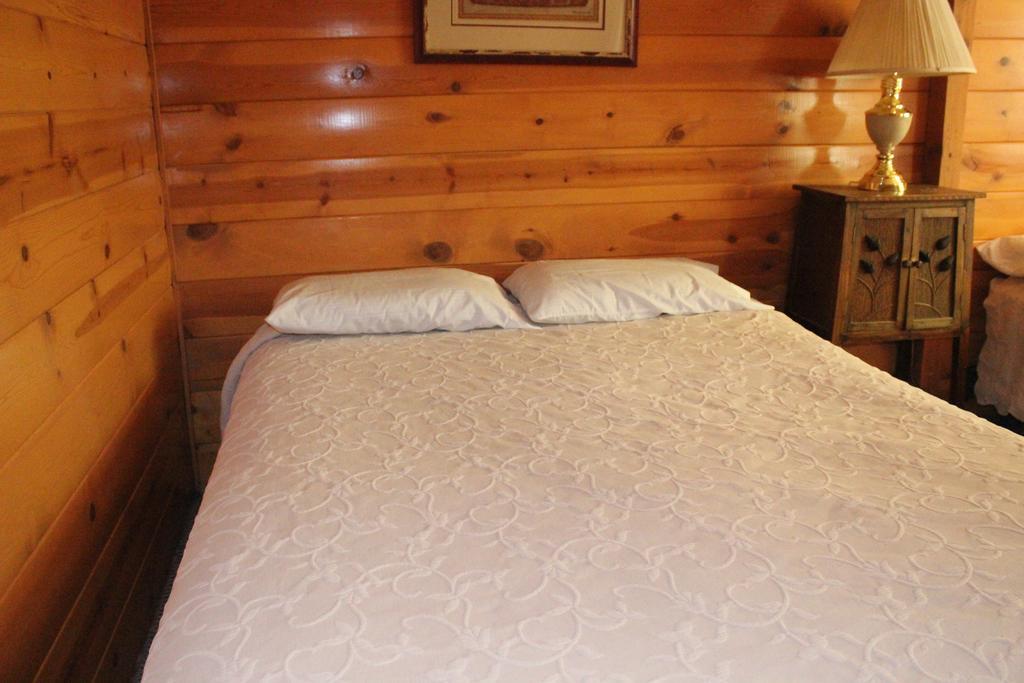 Twin Lakes Resort 브리지포트 객실 사진