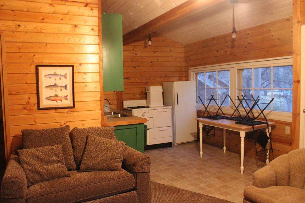 Twin Lakes Resort 브리지포트 외부 사진